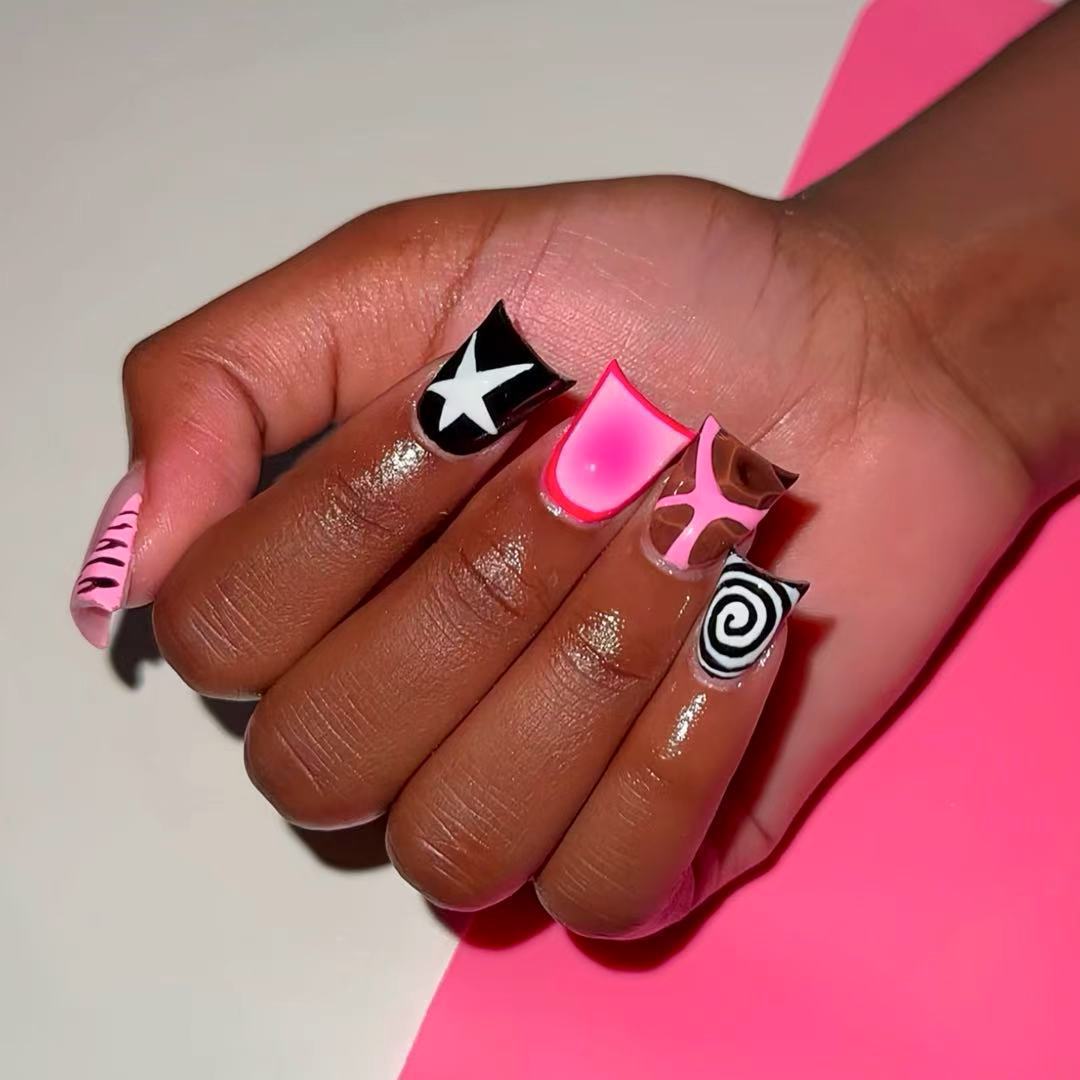24 Pezzi Unghie Finte Rosa e N - Nail Art Zebra recensione e prezzo