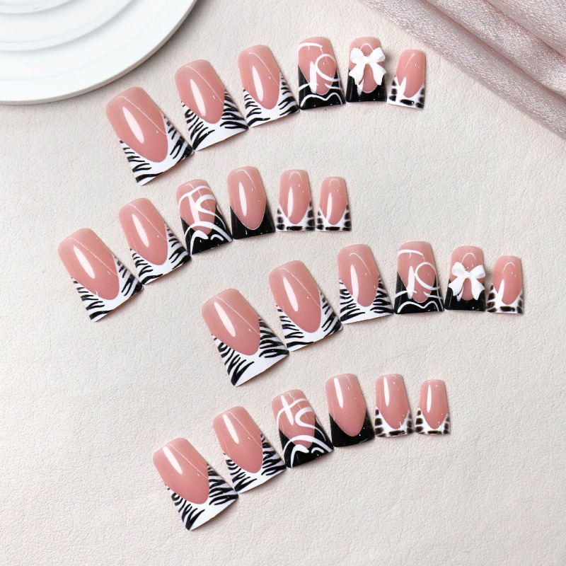 24 Pezzi Unghie Finte Nere Sem - Nail Art Zebra recensione e prezzo