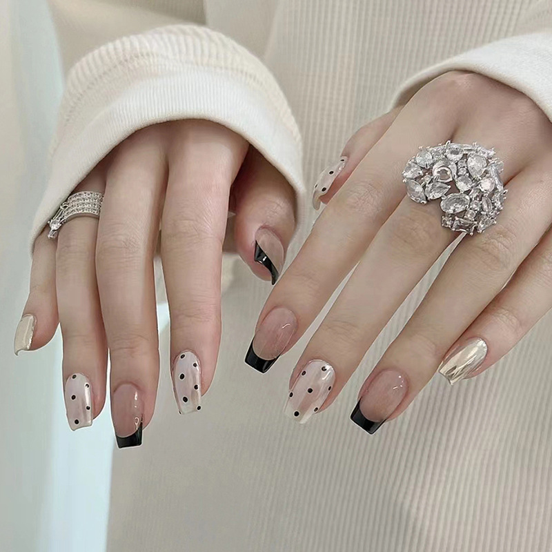 24 Pezzi Unghie Finte a Pressi - Nail Art Simple recensione e prezzo