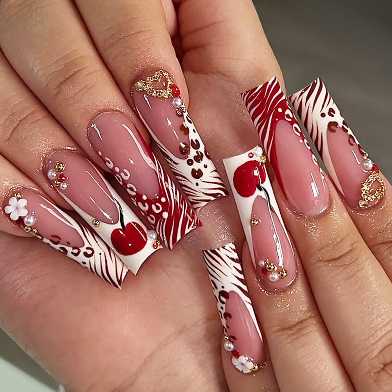 Set di 24 Unghie Finte Lunghe  - Nail Art Zebra recensione e prezzo