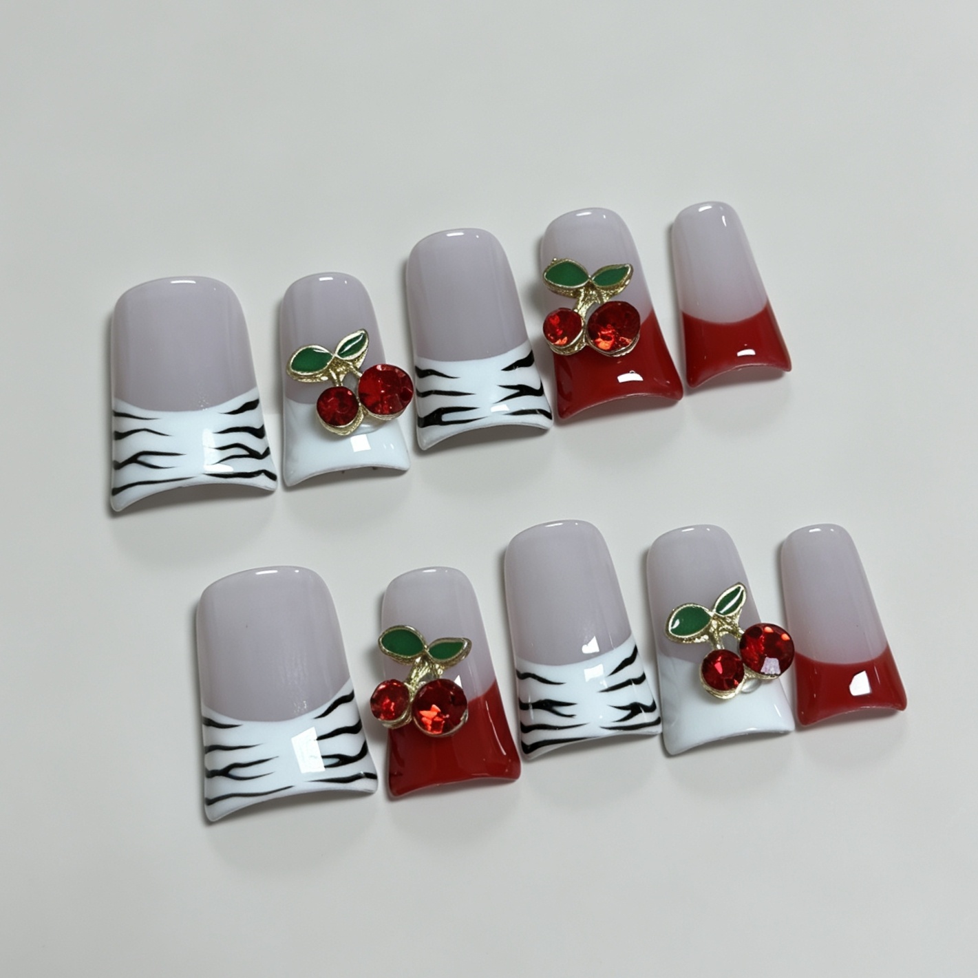Set di 10 Unghie Finte Quadrat - Nail Art Zebra recensione e prezzo