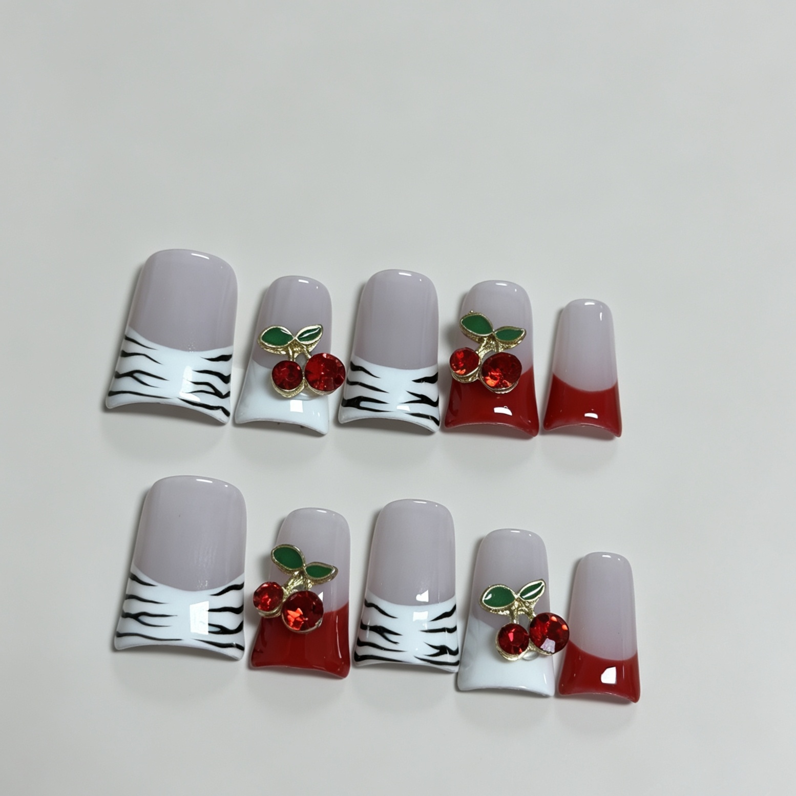 Set di 10 Unghie Finte Quadrat - Nail Art Zebra recensione e prezzo